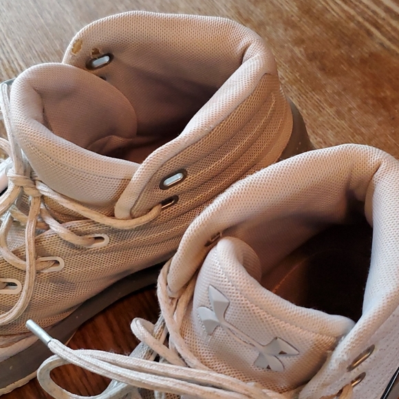 Under Armour Shoes - Picture 4 of 8